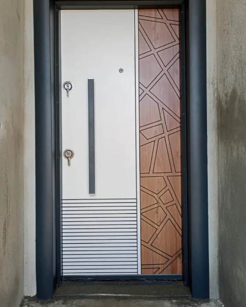 Çelik kapı kasası ve kilitleriyle 