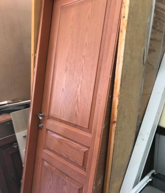 Çıkma temiz ahşap kapı